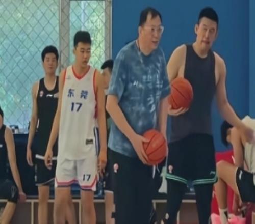 媒体人：广东梯队的刘卫霖正与辽篮一起夏训接受主帅乌戈的考察