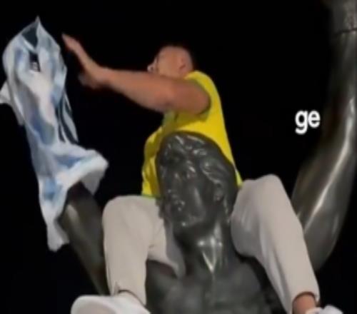 洛奇詛咒！隊報：法國球迷組織呼吁，不要給洛奇雕像套法國球衣
