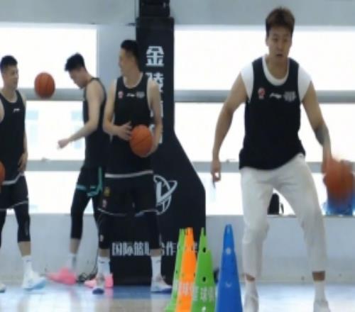 李楠上任北京首钢第一课夏训开启!潜心蓄力砺练不休