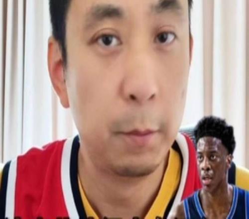 解说:下赛季的奇才和爵士得看一看了他们的阵容反正够唬人