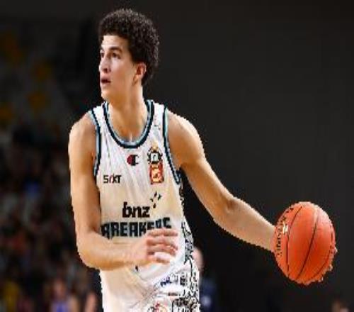 卡里姆洛佩斯在21顺位被选中成为首个在墨西哥出生的NBA首轮秀