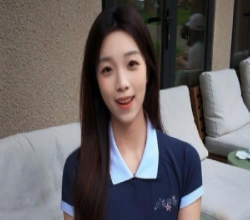 主持人松琪晒照：看了《双城之战》浸入式音乐秀体验感拉满了！