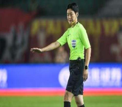 北青：董方雨主哨新鵬城對陣蓉城，中超持續加碼女性裁判員選派