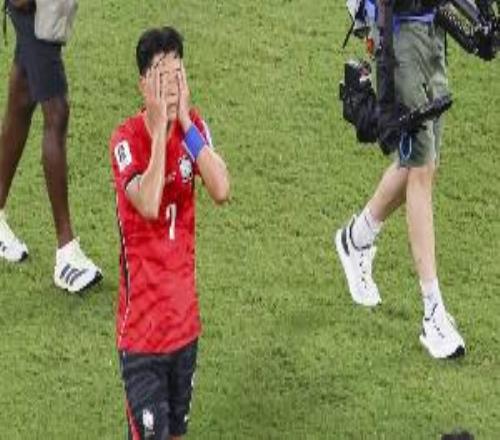 尷尬了！韓媒：有球迷花300萬韓元預訂淘汰賽球票球迷們集體崩潰