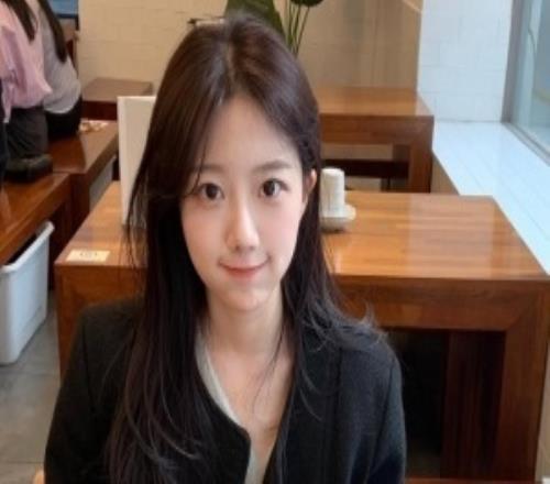 臥槽彬！LCK女主持李恩彬ins美照長(zhǎng)相甜美眉眼溫柔