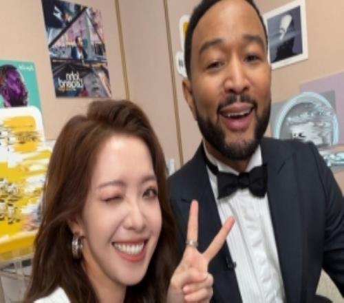 希然重返《歌手》后发文：全程都好紧张谢谢传奇哥和他的团队