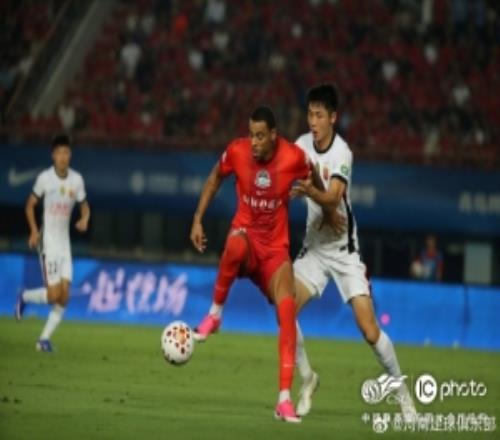 河南俱乐部彩陶坊12上海海港纳萨里奥破门