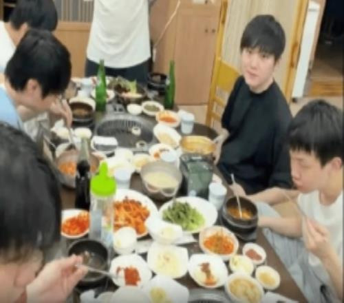 TES分享選手視頻：韓國第一天，烤肉