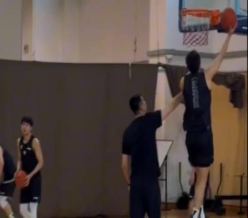 浙江男籃曬球隊的訓練視頻：開啟新一周的訓練模式