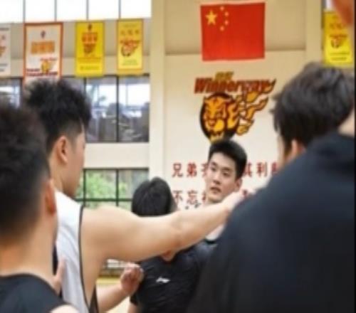 广东男篮晒训练视频:夏训队伍扩容休赛期沉淀磨炼