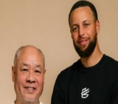 库里与李宁会面&一起打高尔夫+干杯:库里品牌的非凡新篇就此启幕