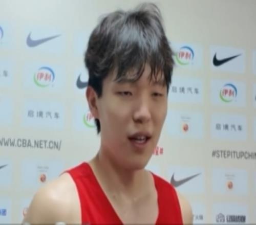 杨瀚森:通过训练磨合一起在场上打出默契今天晚上全力去拼