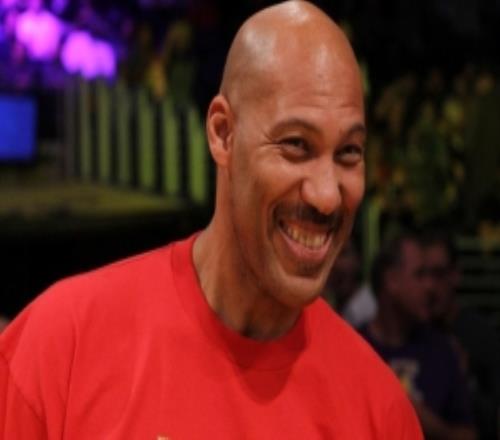 球爹：在我的巔峰期我能打爆勒布朗他體重太輕而我太壯了