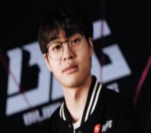 LOL官推:Xun连续两场都是零阵亡,完美表现