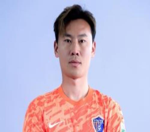 33岁后卫李松益与云南玉昆解约,自由身加盟上海申花
