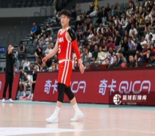 铁匠出身陈昱休11投仅2中拿到4分三分6中0