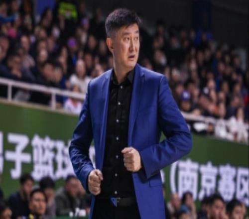 媒體人：杜鋒公務繁忙廣東男籃理應主動為杜導減壓或改聘外教