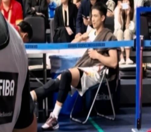 媒體人：趙繼偉兩次崴腳仍帶傷堅持出戰取勝三場皆發揮重要作用