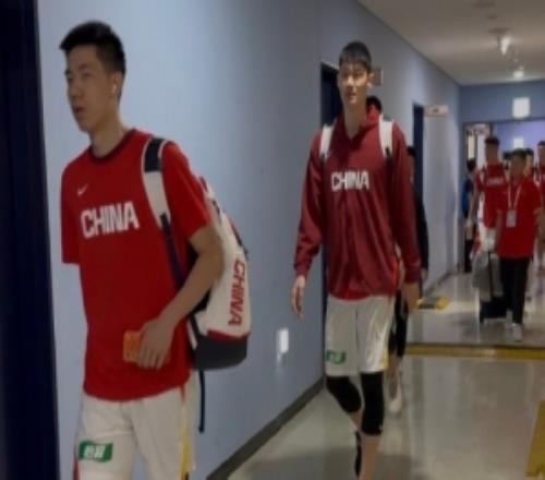 胡金秋、朱俊龍入框！媒體人曬照中國男籃抵達韓國高陽體育場