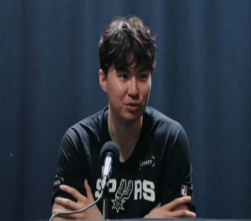 李賢重：我希望成為像克萊一樣的球員我的罰球節奏就是模仿他的