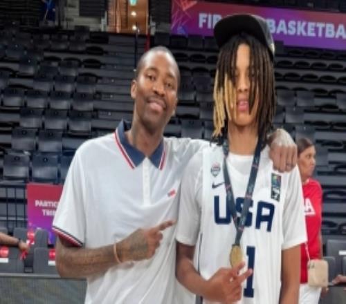 未來可期！兒子JJ克勞福德拿到U17男籃世界杯冠軍克六開心曬照