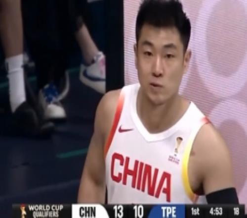 可惜啊！趙繼偉搶斷被吹犯規隨即被高詩巖替換下場