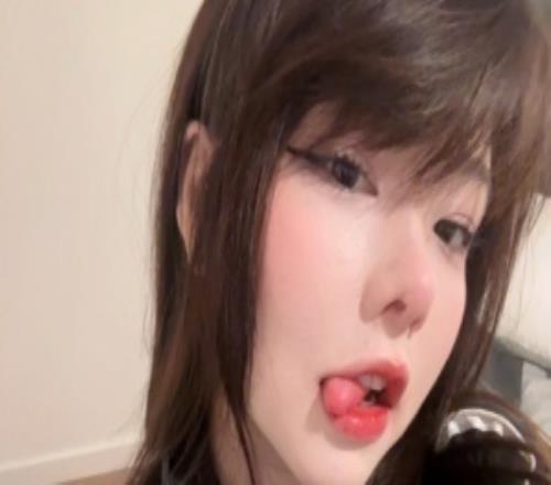 隊服已經(jīng)穿好前LOL女職業(yè)選手mayumi曬照：BLG加油！
