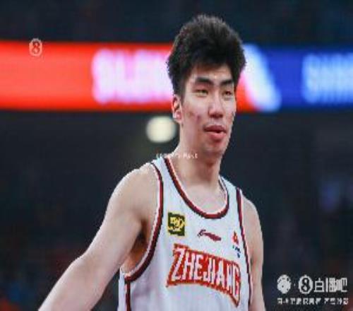 直播吧：浙江隊正在努力將余嘉豪帶回CBA他們在中鋒位置上缺人