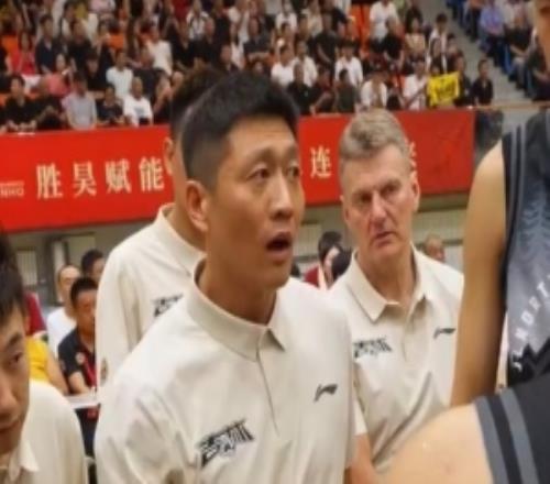 李昂指導(dǎo)執(zhí)教球隊后的首場正式比賽吉林熱身賽戰(zhàn)勝遼寧