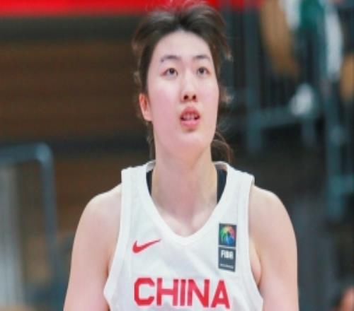完美命中率!罗欣棫上半场5投5中攻下13分2板