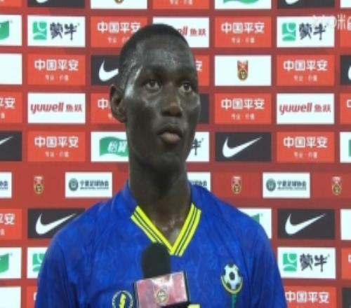 乌龙记者问坦桑尼亚球员:中国是亚洲杯冠军,赢球感觉如何