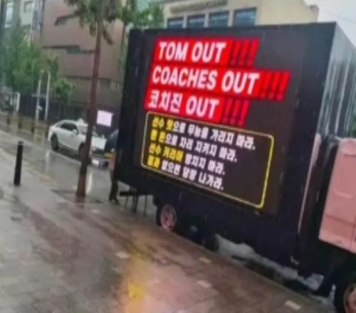 外网热议T1被开卡车:压力最大的俱乐部,邪教一样的粉丝