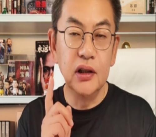 苏群:文班降薪提前续约先是为了球队阵容其次他的体型也有隐患