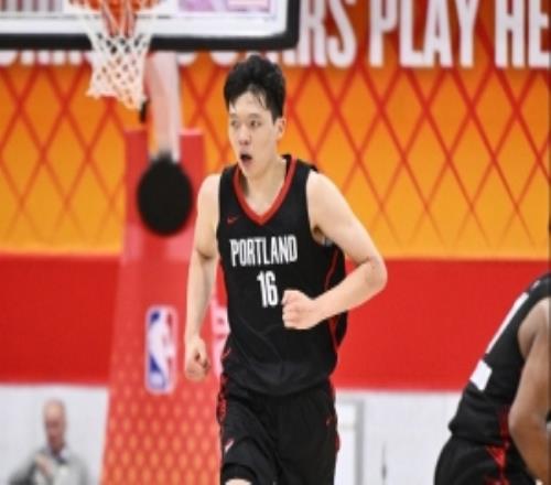 今天4失误!媒体人:杨瀚森失误多这事大家不爱提但真伤害球队