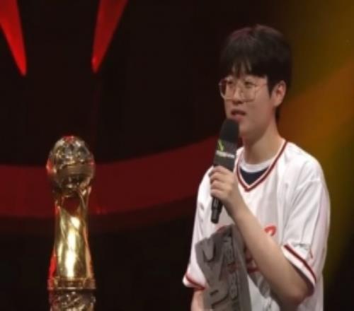 吓哭了!Zeus当之无愧世一上达成大满贯+EWC+亚军金牌履历吓人