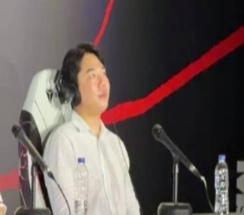 Homme教练:今天强于daeny的部分是输掉小局后和选手们积极讨论BP