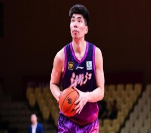 媒体人:出去一年就回来余嘉豪这种留洋没有太大意义的