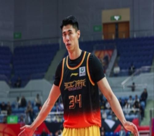 媒体人:吴羽佳C类合同今夏到期他正向江苏谋求一份更大合同