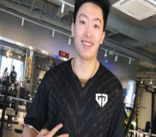 管泽元提问:败者组上来赢胜者组冠军两个BO5是最符合双败赛制