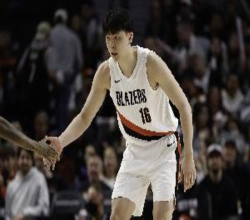 仅三次出手!杨瀚森半场6分5板3助+4失误4犯规正负值+17全场最高