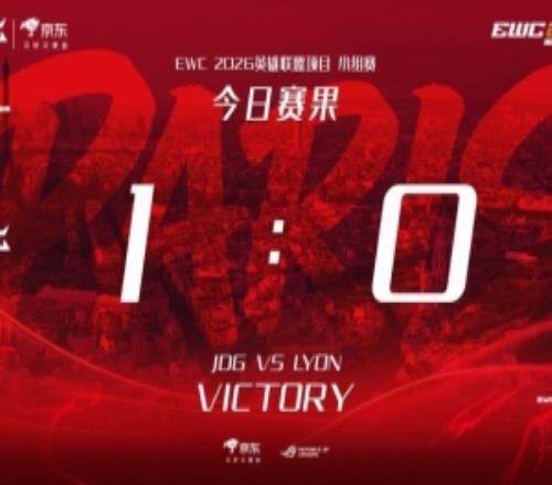 接连出拳打晕雄狮!Saint炸弹人猛白给轮流发力JDG轻取LYON