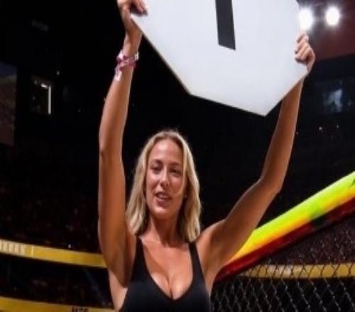 身材曼妙!WNBA美女球员索菲坎宁安在UFC赛前扮演举牌小姐