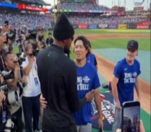 经典小帽+墨镜造型!杜兰特现场观战MLB全明星赛