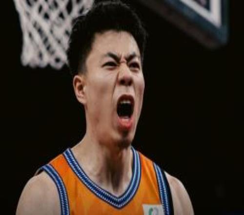 直播吧独家:上海男篮预计以4年顶薪续约张镇麟!