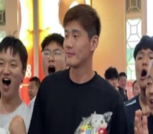 另一个王俊杰!山西新援王俊杰抵达太原受到当地球迷热烈欢迎