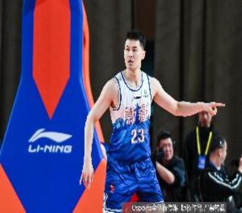媒体人:阿不都和新疆的新合同为3年全额顶薪还将兼任球队助教