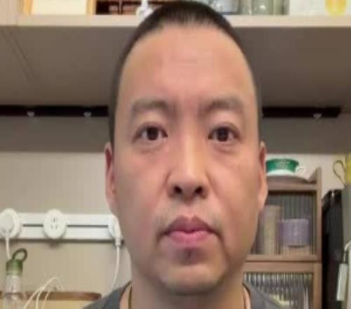解说:杨瀚森夏季联赛二年级有进步但失误太多这事得避免