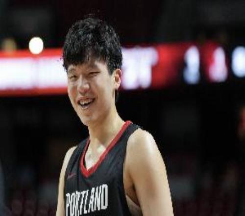 开拓者媒体人:杨瀚森身高2.16米优势明显简化内线进攻是关键