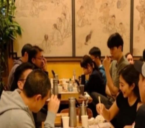 杨瀚森英语学得慢解说:周围说中文的太多学骑车先要摘辅助轮