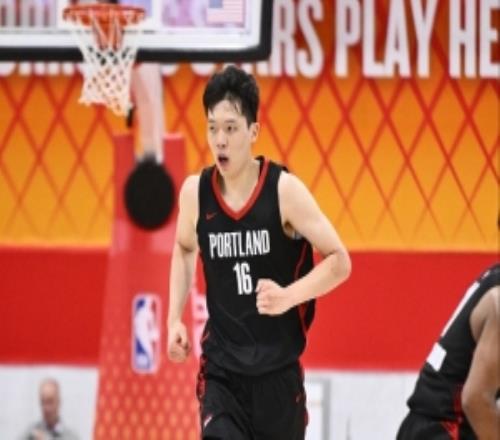 媒体人:杨瀚森下个任务是打国家队能否参考夏联给他主动进攻